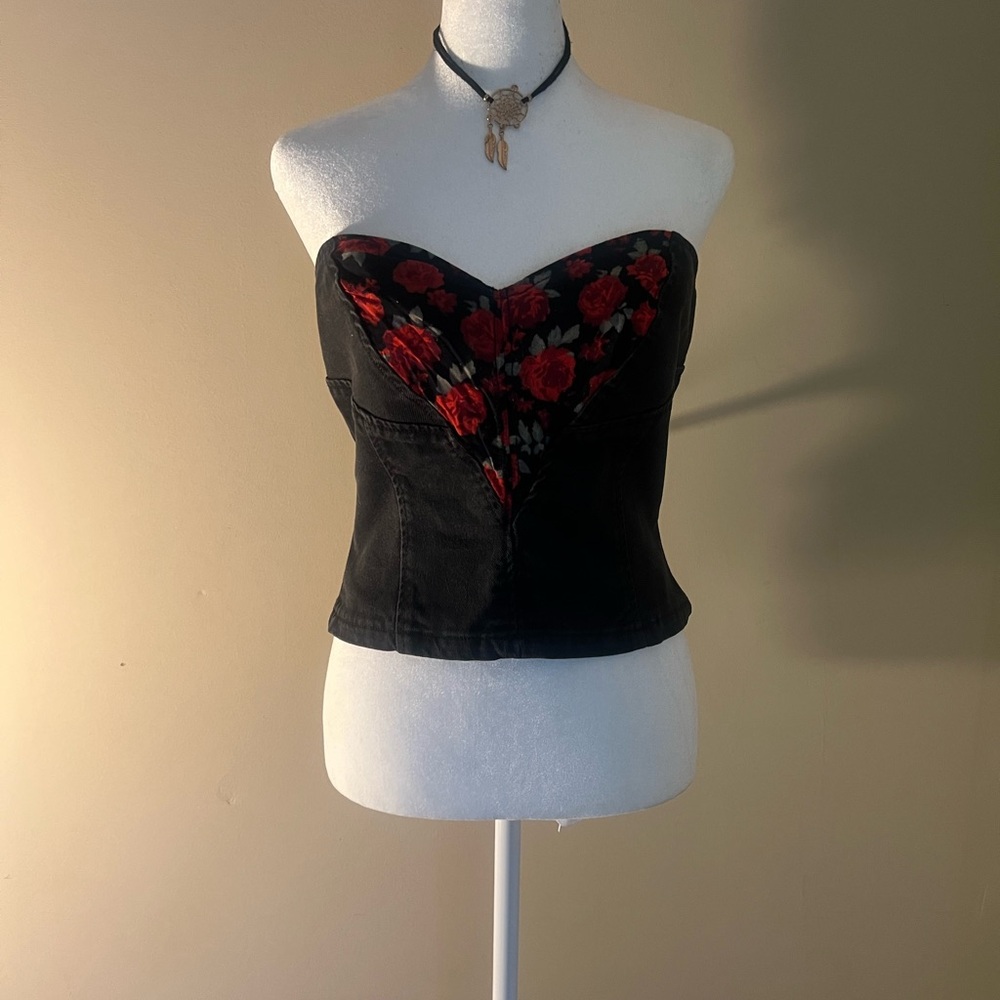 VINTAGE Y2K WHIMISIGOTH RAVE Paris Blues Black Top with Red Floral Accents